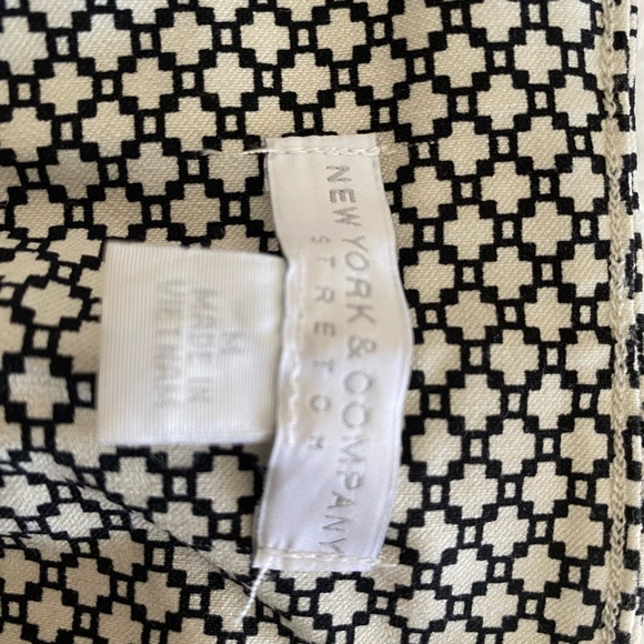 NWOT New York & Co Stretchy Ankle/Crop Pants - Medium - Picture 3 of 4